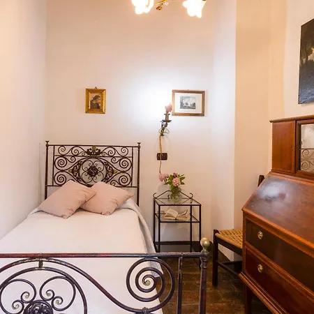 Torre Di 10&2, Emma Paciano