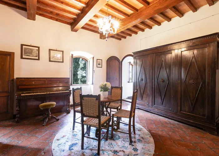 Torre Di 10&2, Emma Paciano