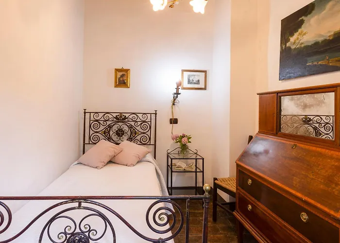 Torre Di 10&2, Emma Paciano